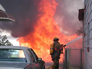 Photo of garage fire in Austin, Minn. - Copyright 2001-2005 by SCAN Communications Co.